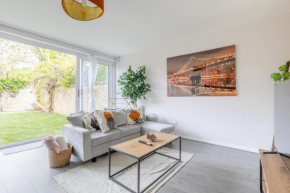 Newly Renovated 3BD Home Islington!